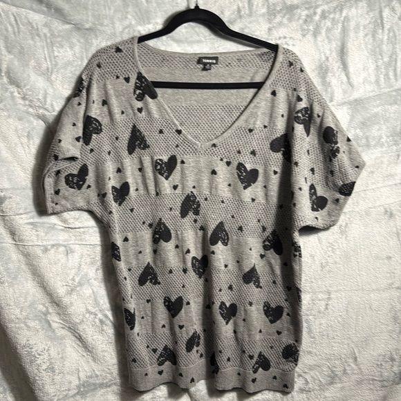 Torrid sweater with hearts size 2 18/20 plus size 2X - Picture 1 of 6